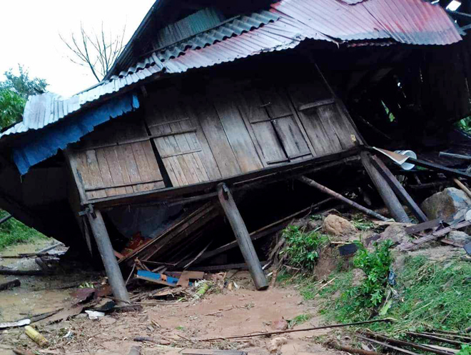 Mưa lũ đã làm nhiều ngôi nhà và tài sản ở các xã Hồ Bốn, Kim Nọi, Khao Mang bị ảnh hưởng nặng nề. Ảnh: Văn Tuấn