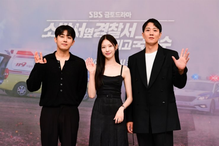 Son Ho Jun, Gong Seung Yeon và Kim Rae Won tại họp báo ra mắt phim. Ảnh: Nhà sản xuất