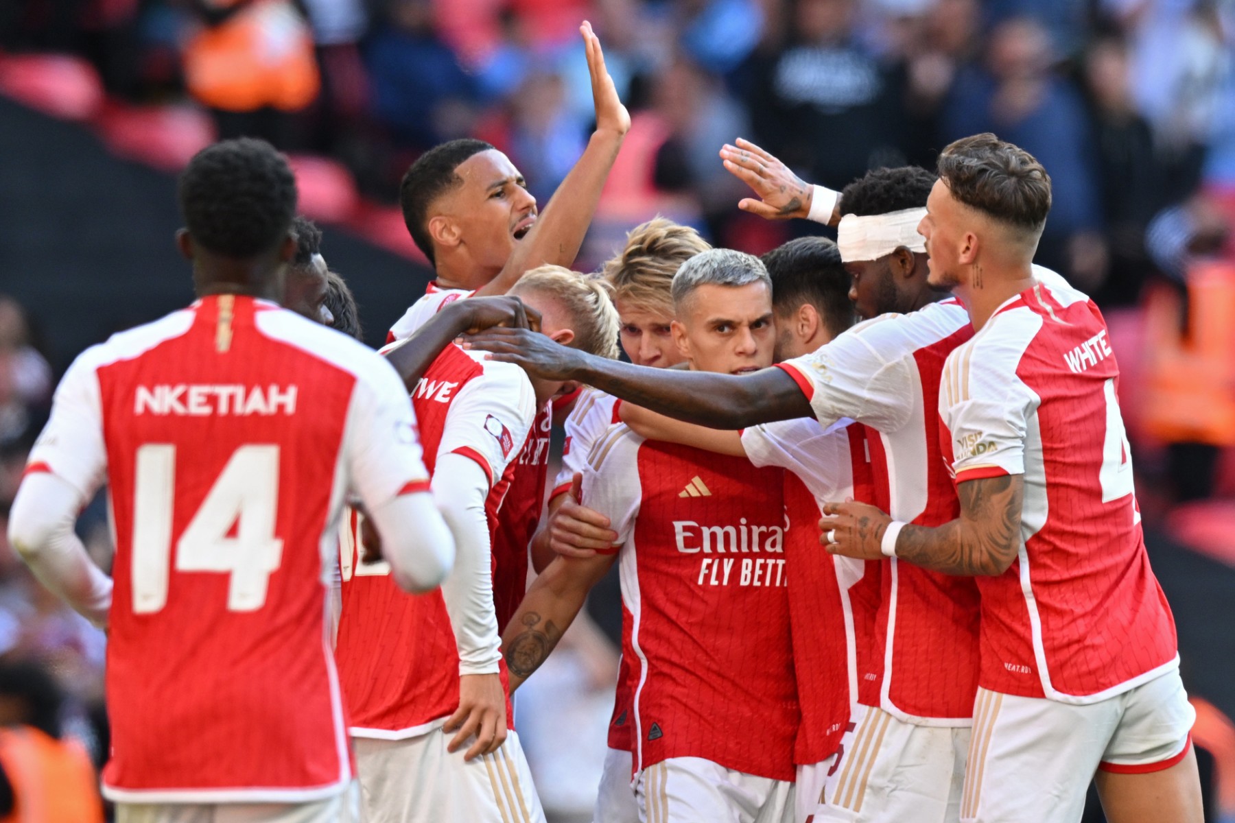 Các cầu thủ Arsenal đã thể hiện tinh thần tuyệt vời.  Ảnh: AFP