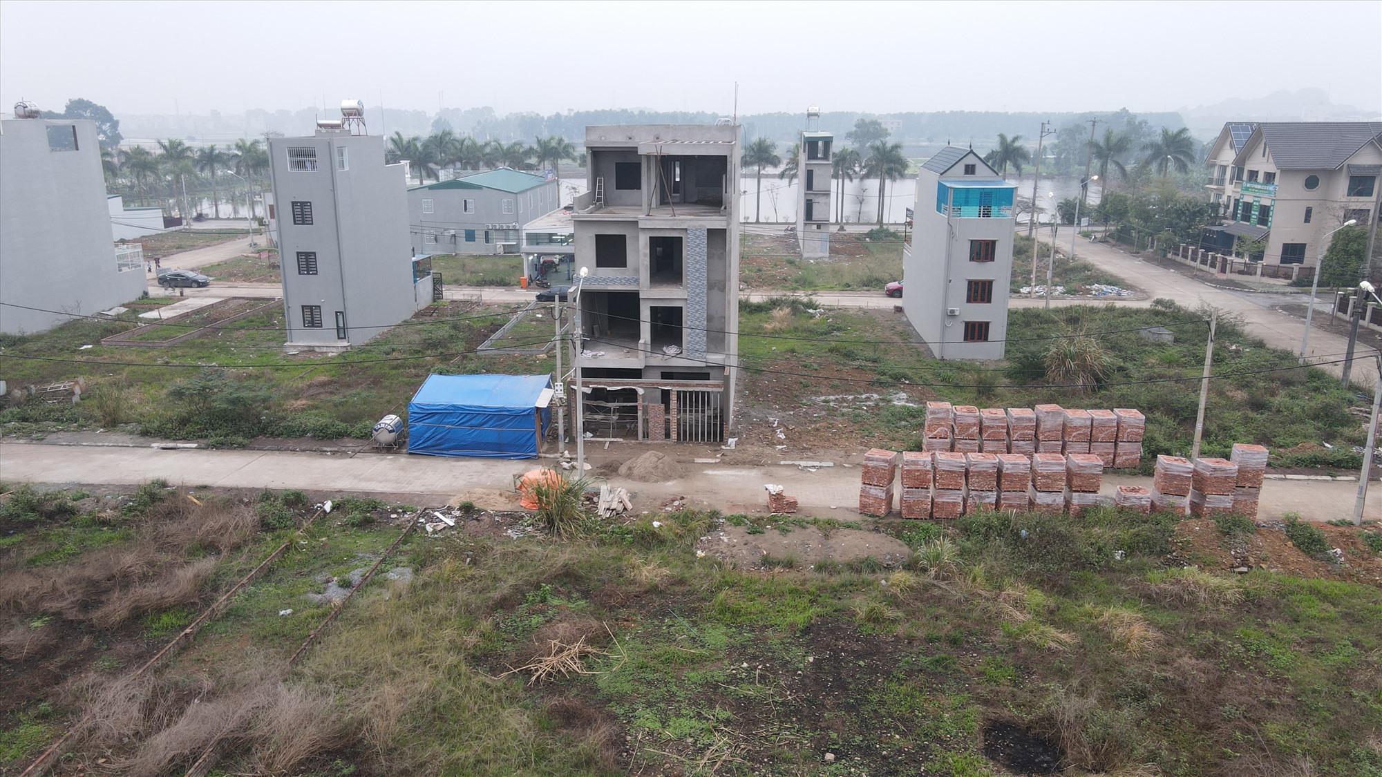Bất động sản giảm giá ở nhiều phân khúc, giao dịch rục rịch trở lại
