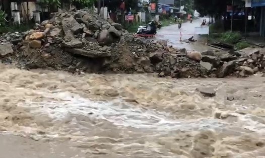 Quốc lộ 279, đoạn qua xã Minh Lương, huyện Văn Bàn, tỉnh Lào Cai bị lũ làm hư hỏng ngầm tràn. Ảnh: Vũ Sơn