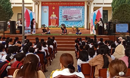 Ban Dân tộc tỉnh Quảng Trị tổ chức các chương trình phòng tránh tảo hôn ở các trường học ở huyện miền núi Hướng Hóa. Ảnh: Hưng Thơ.
