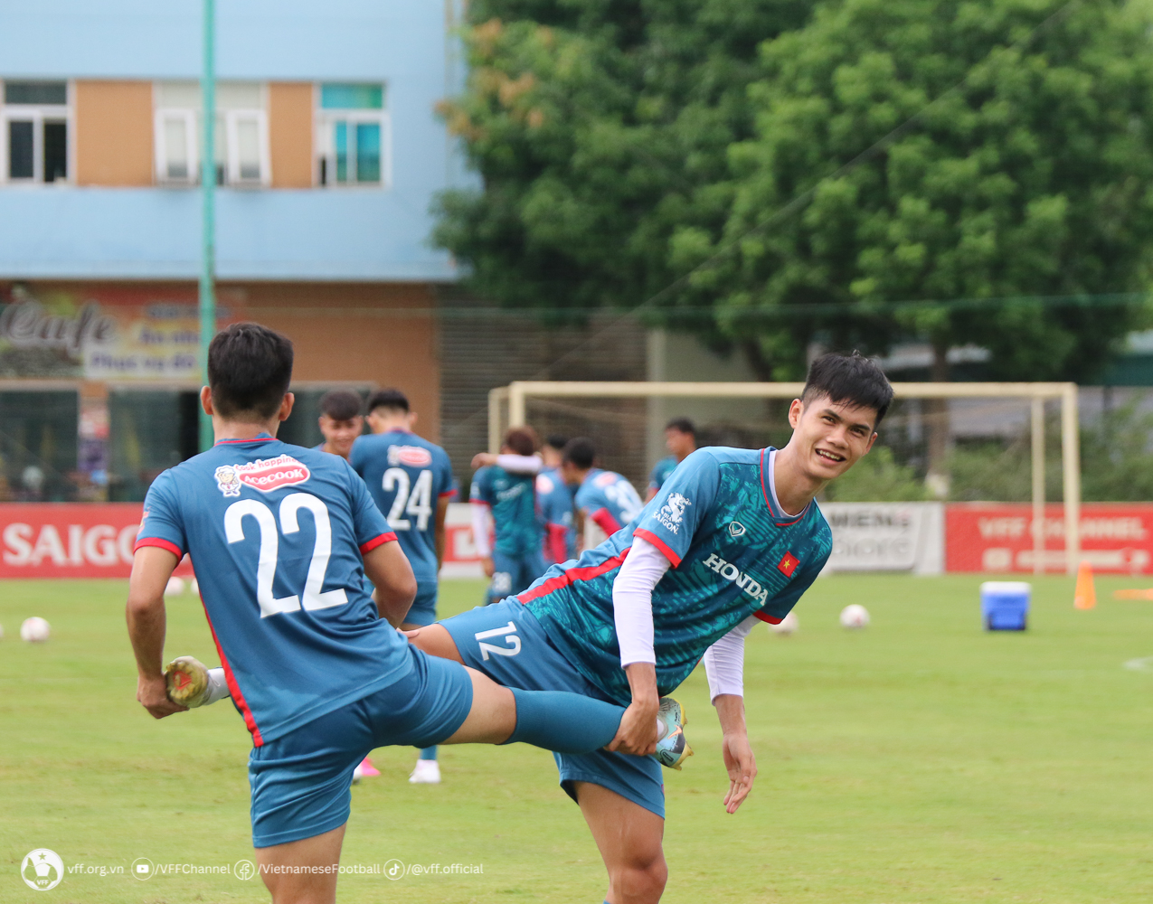 Đội tuyển U23 Việt Nam tập luyện sáng 7.8 Ảnh: VFF