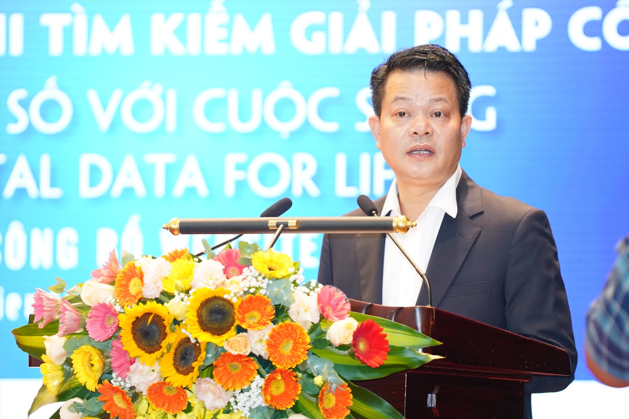Đại tá Vũ Văn Tấn - Phó Cục trưởng C06 phát biểu tại chương trình. Ảnh: Quang Việt