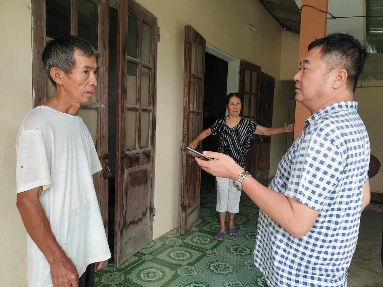 Ông Dương Văn Dục phản ánh những khó khăn, lo âu của giả đình với PV Báo Lao Động.