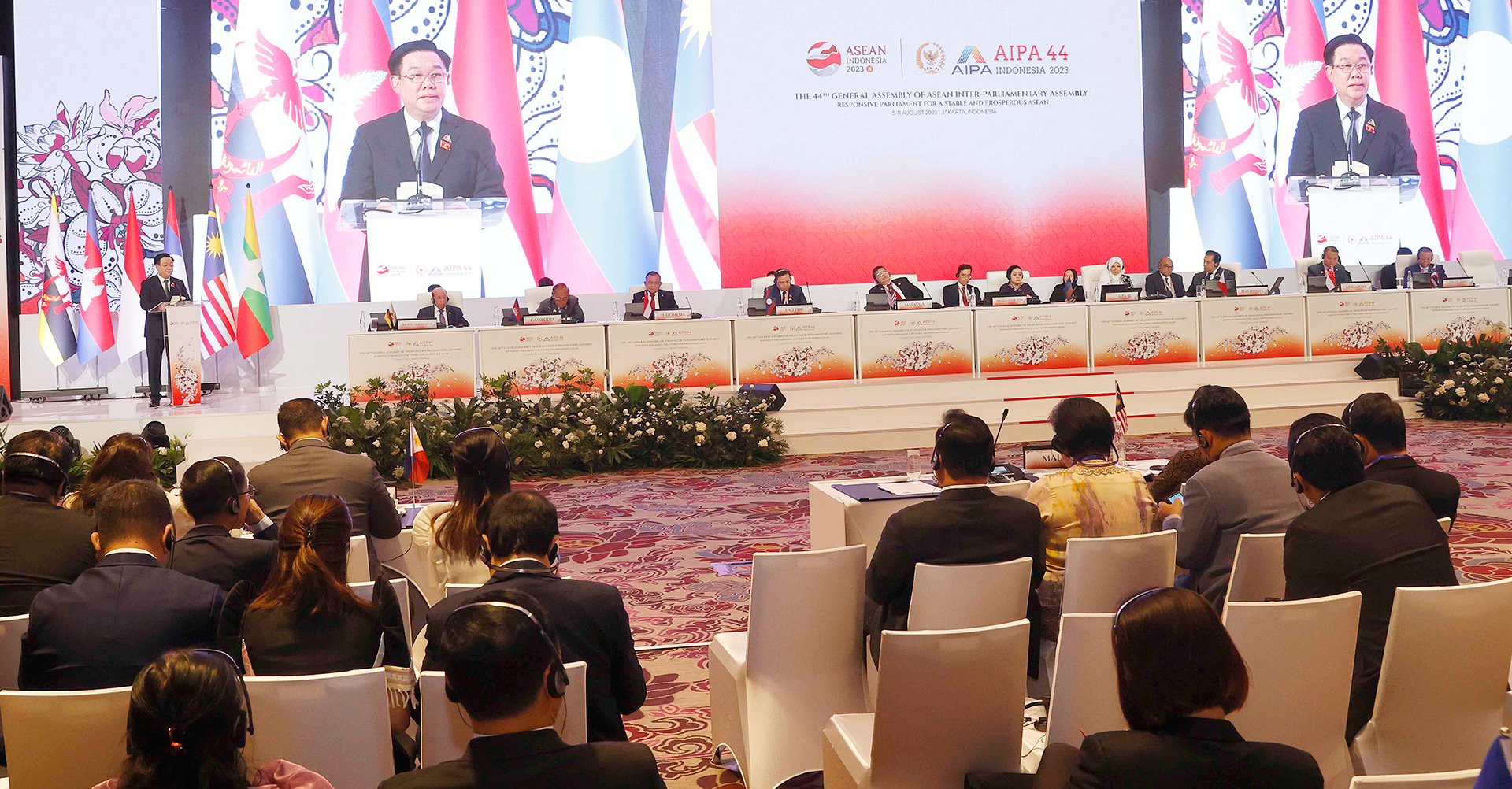 Chủ tịch Quốc hội Vương Đình Huệ phát biểu tại Phiên họp toàn thể thứ nhất Đại hội đồng AIPA-44. Ảnh: TTXVN
