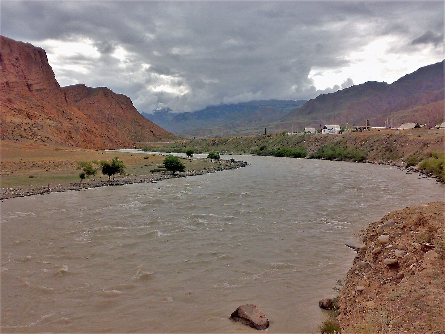Sông Naryn có nhiều địa điểm thủy điện tiềm năng. Ảnh: Public Domain