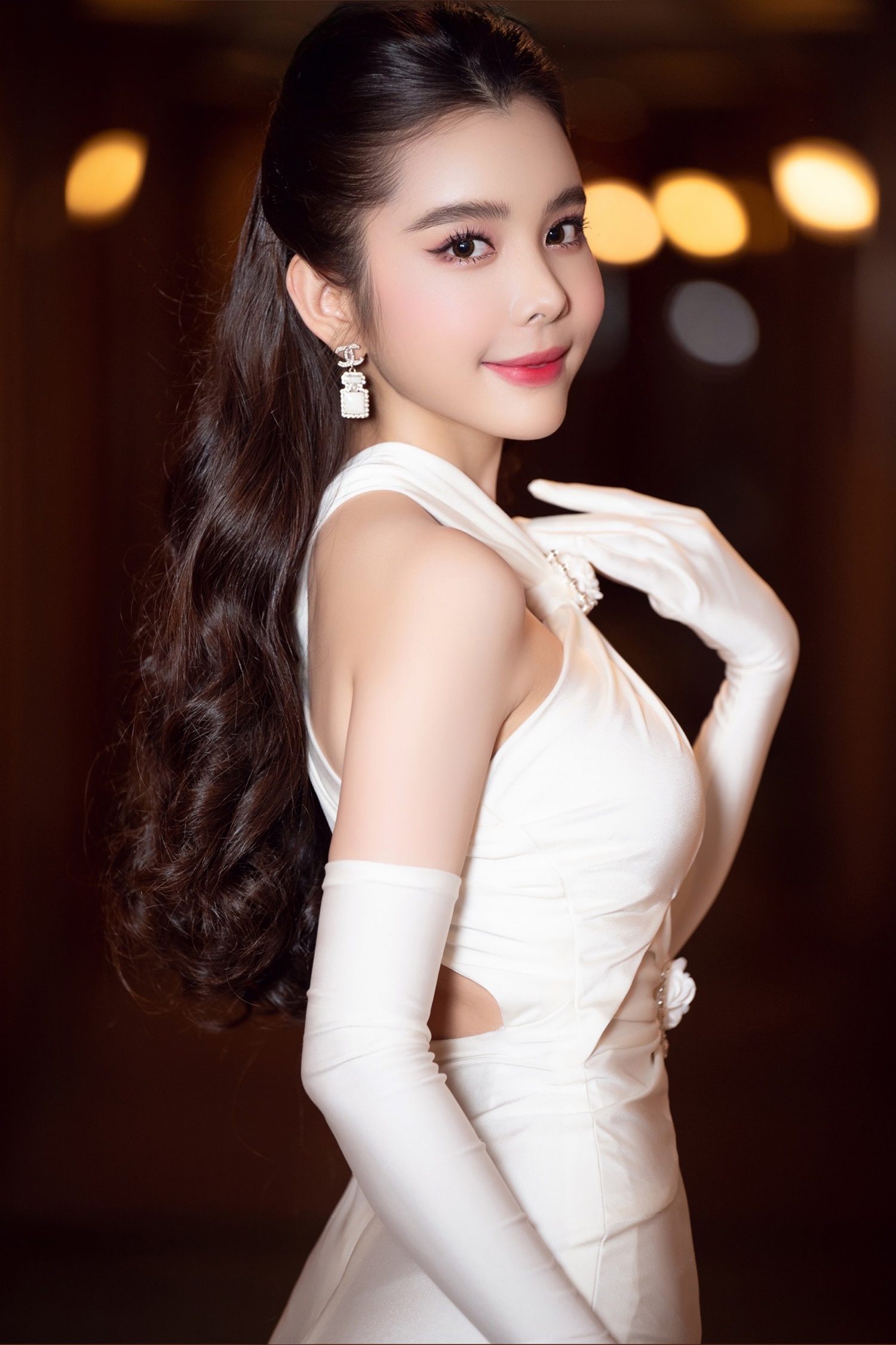 Nói về công việc hiện tại, Hoa hậu Huỳnh Vy cho biết cô vẫn đang chuyên tâm cho công việc kinh doanh của mình và ấp ủ một số kế hoạch riêng sớm thực hiện và trình làng công chúng trong thời gian tới.   