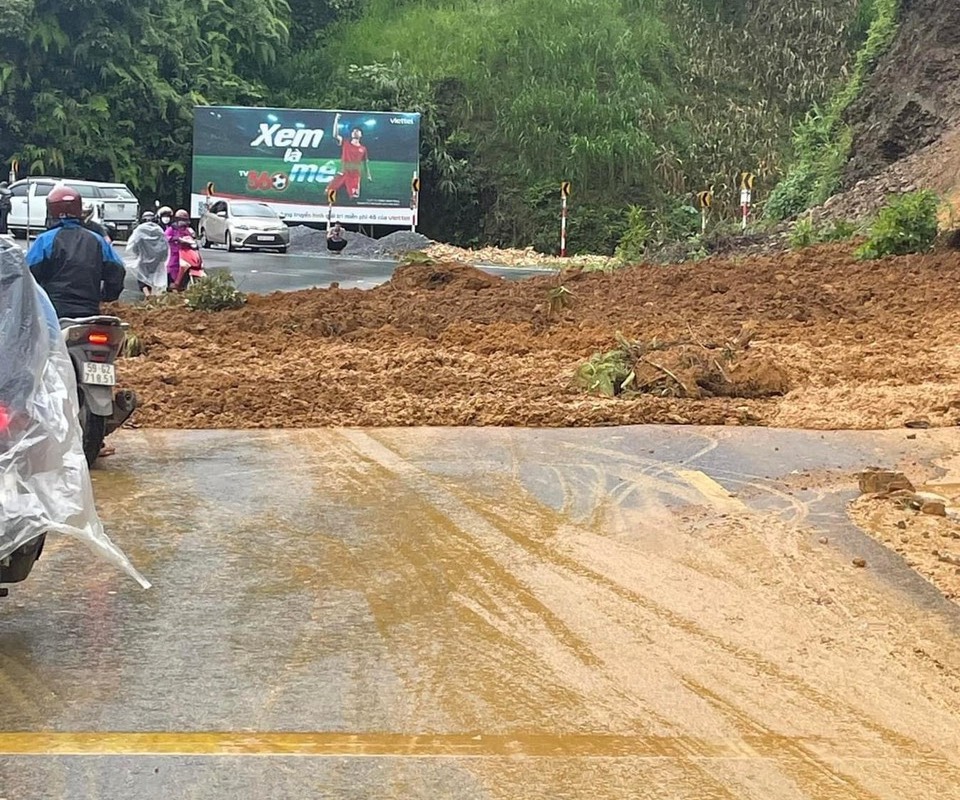 Mưa lớn gây sạt lở nhiều tuyến đường ở Lào Cai. Ảnh: Thanh Tuấn