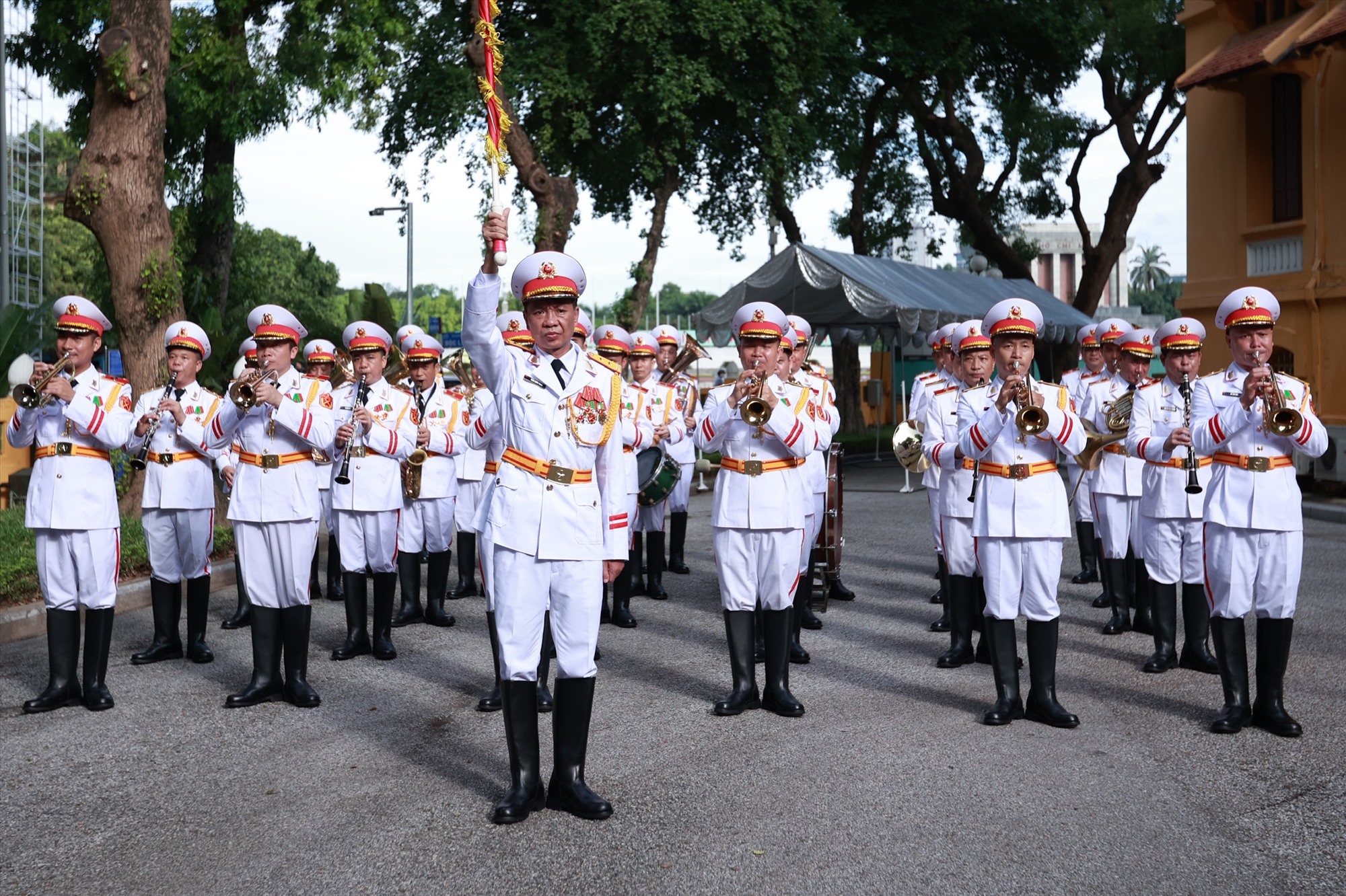 Từ sáng sớm, đội danh dự đã có mặt tại trụ sở Bộ Ngoại giao để chuẩn bị cho lễ thượng cờ ASEAN. Ảnh: Hải Nguyễn