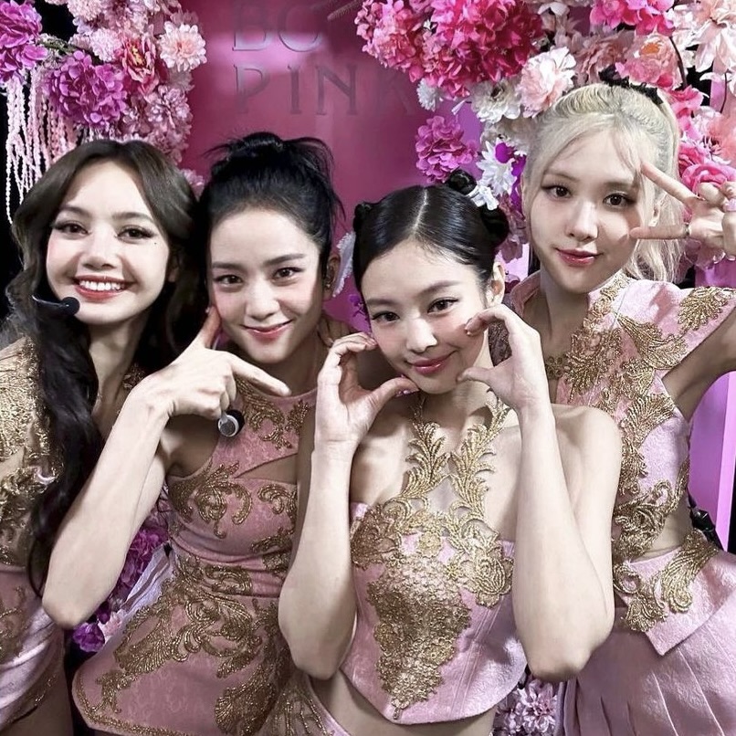 Jisoo, Rosé, Lisa đăng ảnh Blackpink chụp tại hậu trường concert Born Pink Hà Nội. Ảnh: Instagram
