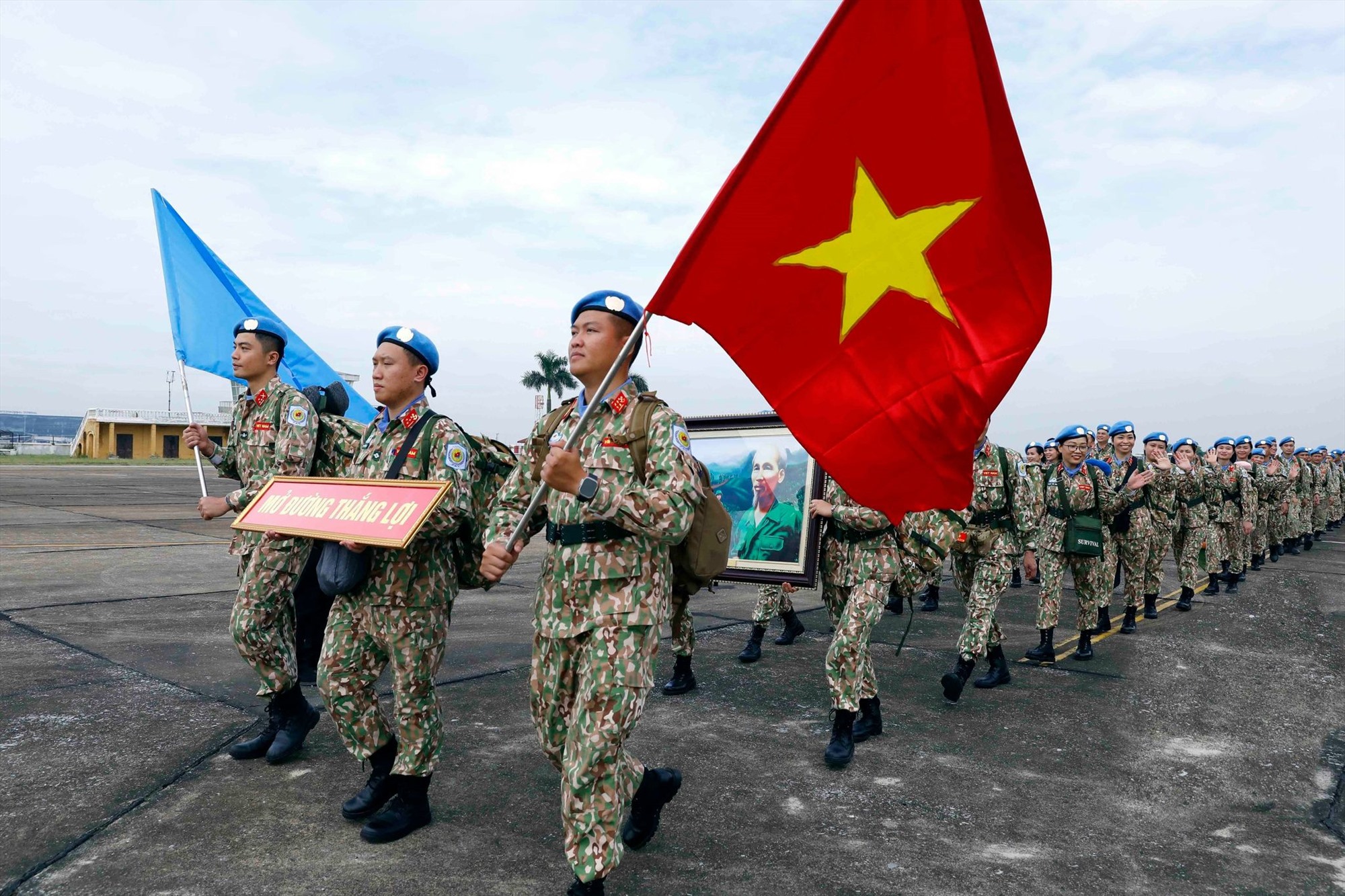 Lực lượng gìn giữ hoà bình Việt Nam xuất quân tại sân bay quốc tế Nội Bài (Hà Nội). Ảnh: An Đăng/TTXVN