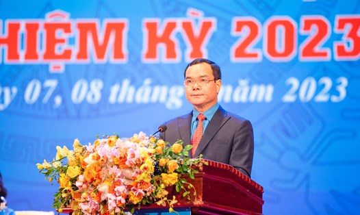 Chủ tịch Tổng LĐLĐVN Nguyễn Đình Khang phát biểu chỉ đạo Đại hội Công đoàn tỉnh Nghệ An lần thứ XIX, nhiệm kỳ 2023 - 2028. Ảnh: Hải Đăng