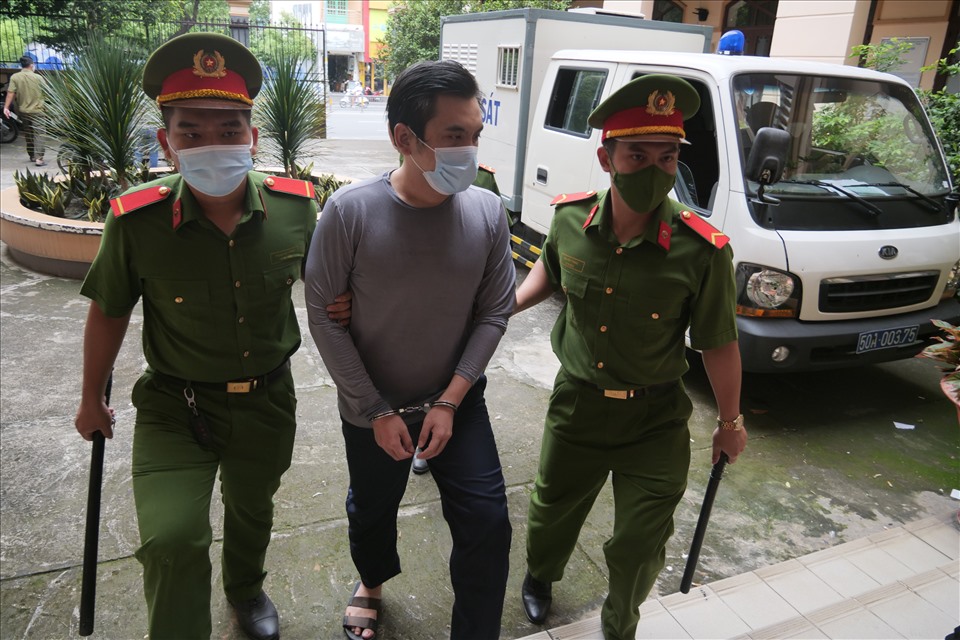   Bị cáo Nguyễn Trần Hoàng Phong tại phiên toà sơ thẩm hồi 2022. Ảnh: Anh Tú 