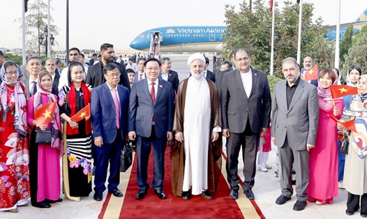 Lễ đón Chủ tịch Quốc hội Vương Đình Huệ tại sân bay Mehrabad, thủ đô Tehran. Ảnh: TTXVN