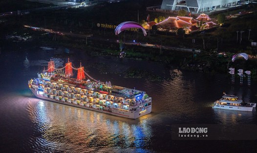 Tàu thuyền tấp nập trong Lễ hội Sông nước lần thứ nhất và cao điểm du lịch hè năm 2023. Ảnh: Nguyễn Khánh Vũ Khoa