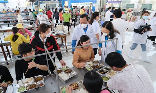 Công đoàn TP Cần Thơ đảm bảo cải thiện chất lượng bữa ăn ca cho công nhân, người lao động. Ảnh: Phong Linh
