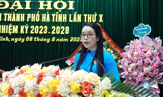 Bà Nguyễn Thị Anh Chương làm Chủ tịch LĐLĐ Thành phố Hà Tĩnh nhiệm kỳ 2023 - 2028. Ảnh: Trần Tuấn.