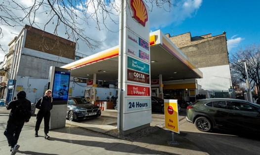 Công ty dầu khí Shell của Anh chịu khoản lỗ lớn vì các lệnh trừng phạt Nga. Ảnh: Xinhua
