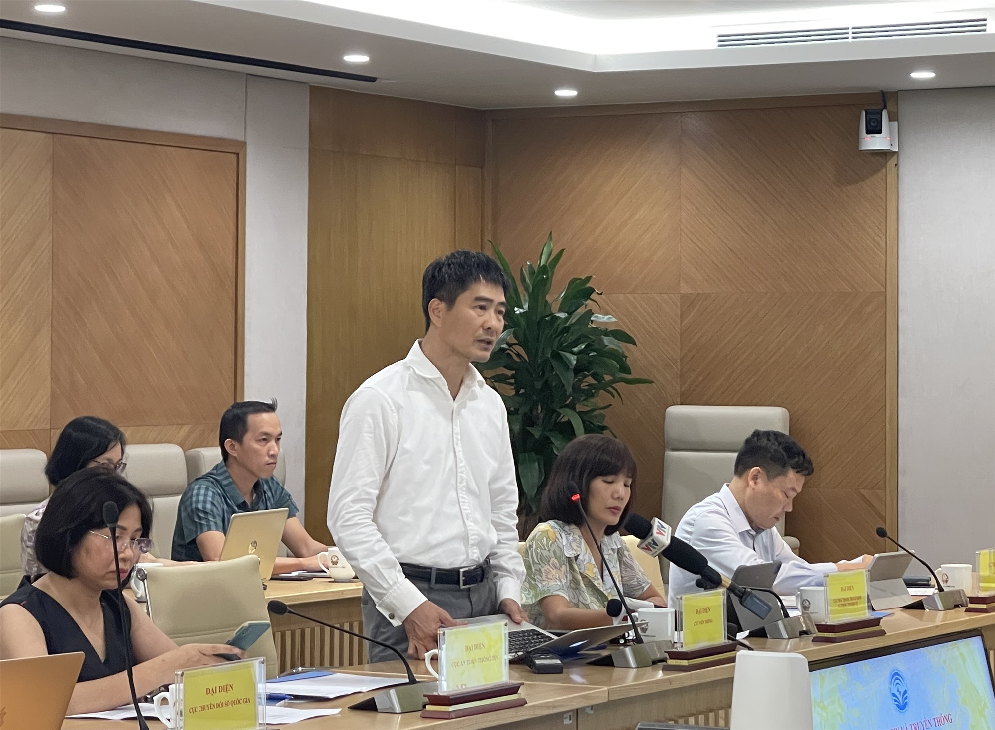 Ông Nguyễn Phong Nhã - Phó Cục trưởng Cục Viễn thông phát biểu tại cuộc họp báo. Ảnh: Khánh An