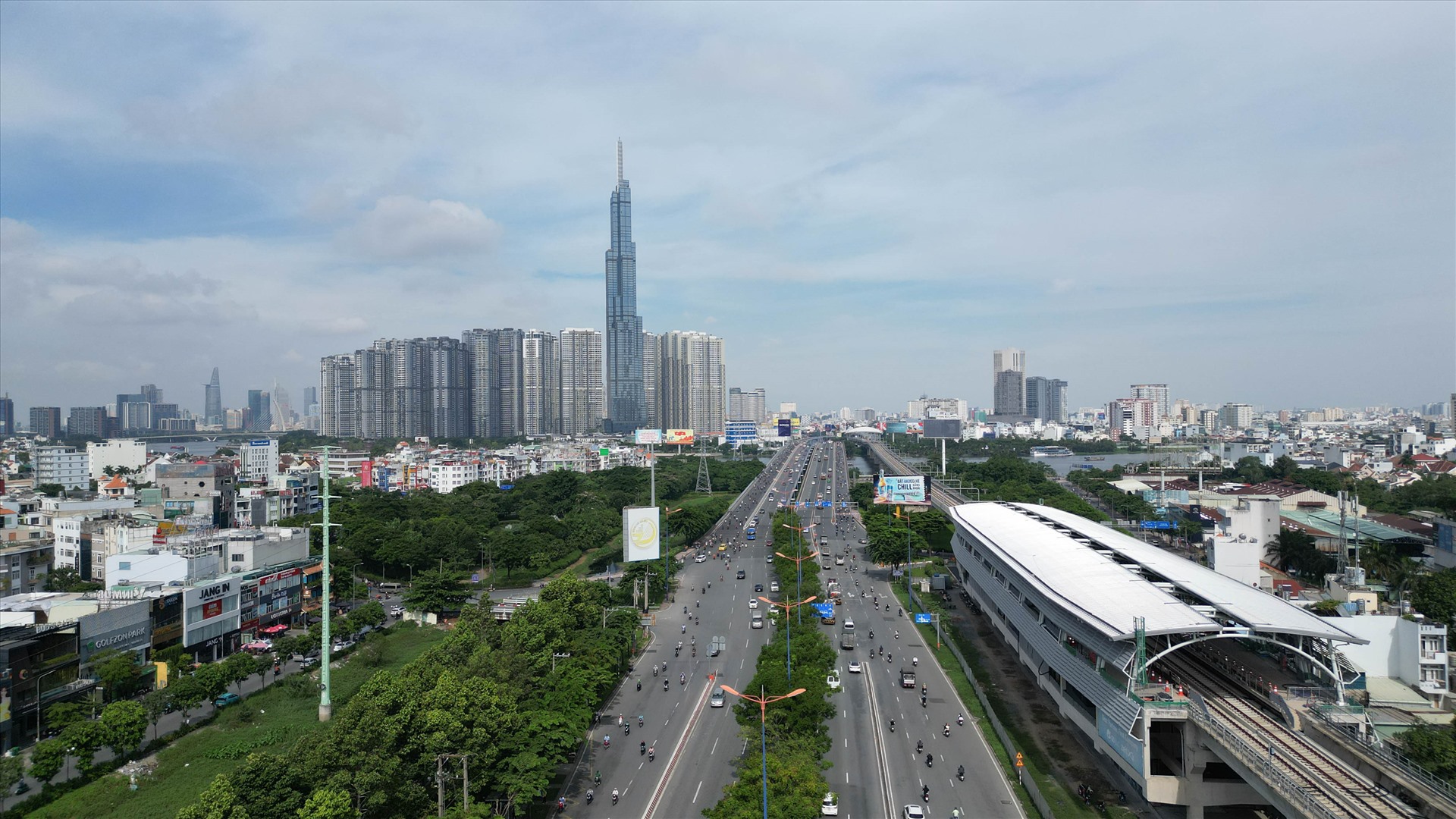 Đoạn đường Võ Nguyên Giáp dài gần 8km từ cầu Sài Gòn đến ngã tư Thủ Đức.  Ảnh: Hữu Chánh