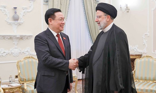  Chủ tịch Quốc hội Vương Đình Huệ hội kiến Tổng thống Iran Ebrahim Raisi. Ảnh: TTXVN