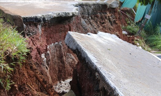 Tình hình sụt lún, sạt lở đất đang diễn ra nghiêm trọng trên địa bàn tỉnh Đắk Nông. Ảnh: Phan Tuấn