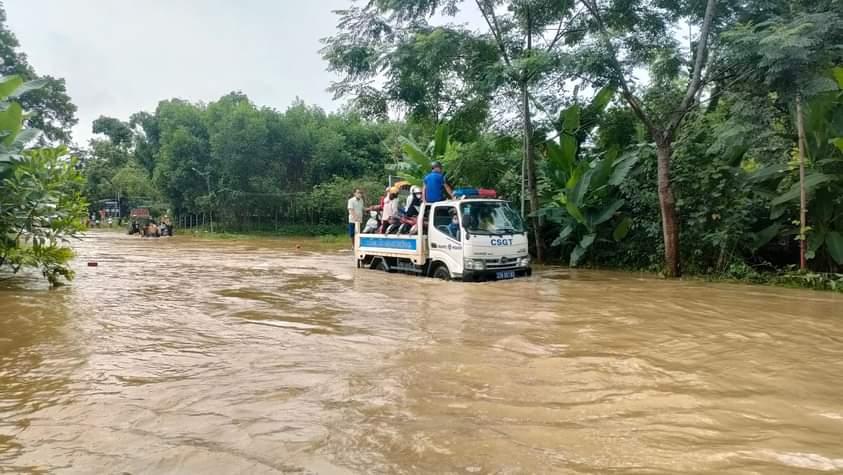 Biển nước tại đoạn Quốc lộ 2 qua huyện Hàm Yên, tỉnh Tuyên Quang. Ảnh: Cục CSGT