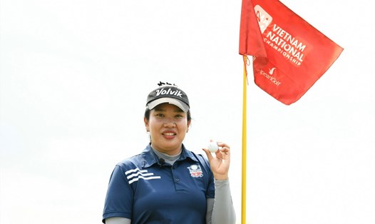 Golfer Kim Chi ghi điểm HIO đầu tiên tại giải vô địch golf quốc gia 2023. Ảnh: Như Ý