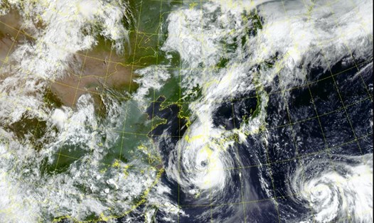 Ảnh vệ tinh bão Khanun lúc 9h30 sáng 9.8. Ảnh: Trung tâm Vệ tinh Khí tượng Quốc gia Hàn Quốc/Yonhap