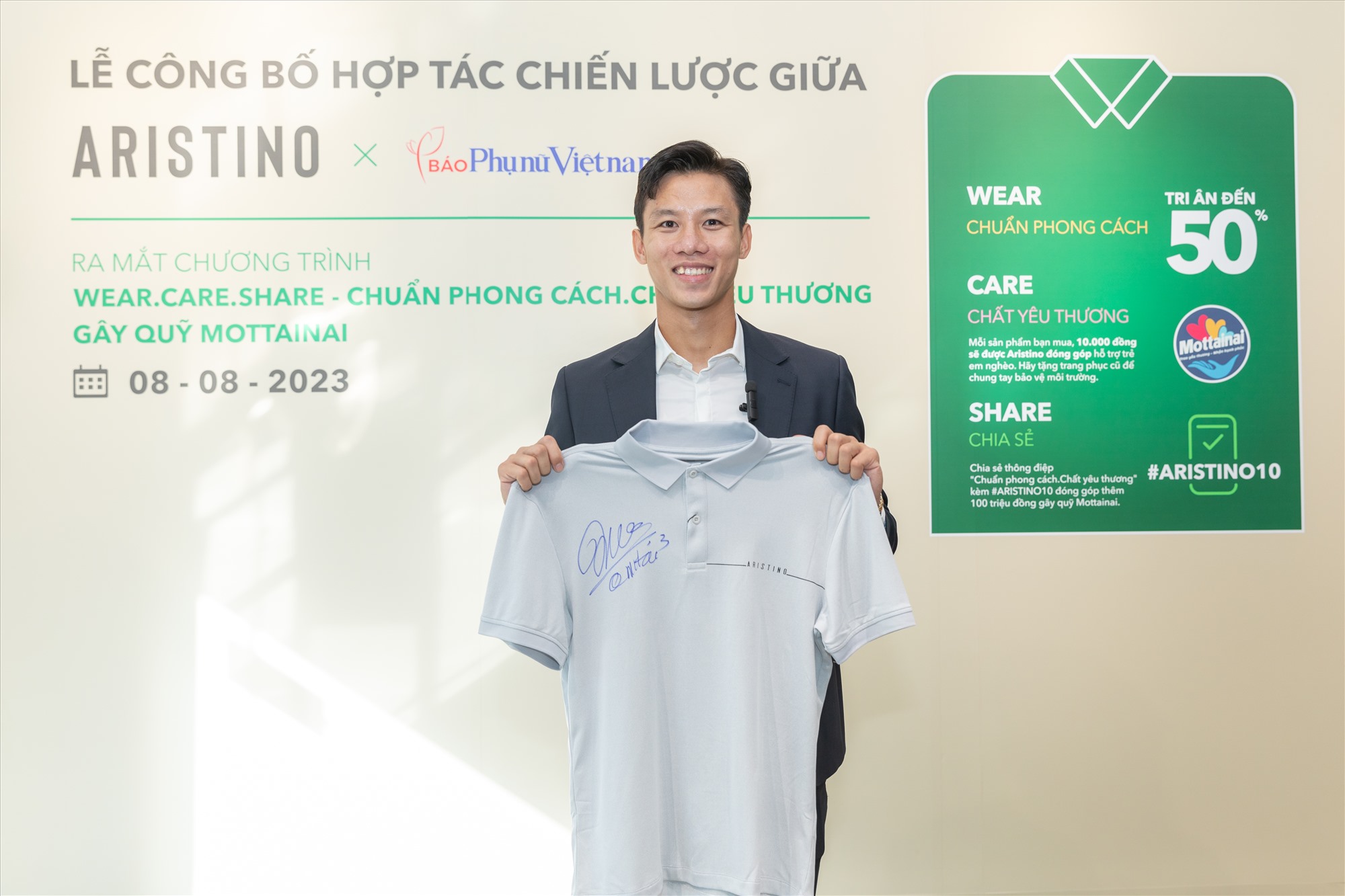 Cầu thủ Quế Ngọc Hải hào hứng khi tham gia sự kiện mang nhiều ý nghĩa tại Hà Nội. Ảnh: BTC