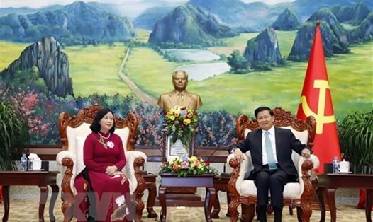 Tổng Bí thư, Chủ tịch nước Lào Thongloun Sisoulith tiếp Bí thư Trung ương Đảng, Trưởng Ban Dân vận Trung ương Bùi Thị Minh Hoài. Ảnh: TTXVN