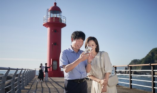 Yoo Hae Jin - Kim Hee Sun trong phim hài lãng mạn “Honey Sweet”. Ảnh: Nhà sản xuất