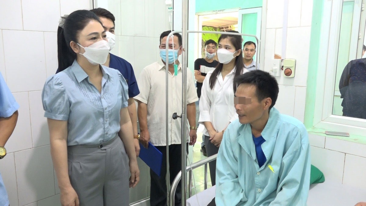 8 người nhập viện do ngộ độc khi ăn hoa chuông