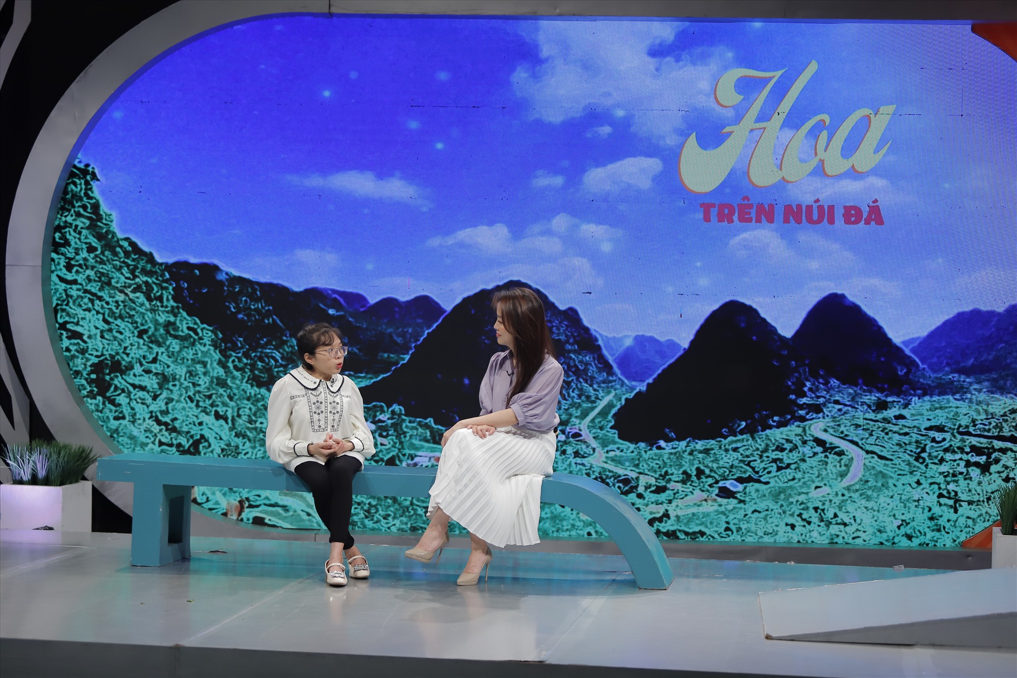 Hành trình vượt qua khó khăn của cô gái khuyết tật Nông Thị Thiết khiến khán giả chương trình không khỏi xúc động. Ảnh: VTV