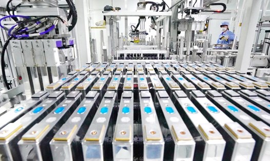 Dây chuyền sản xuất tại nhà máy sản xuất pin lithium ở Đường Sơn, tỉnh Hà Bắc, Trung Quốc. Ảnh: Xinhua