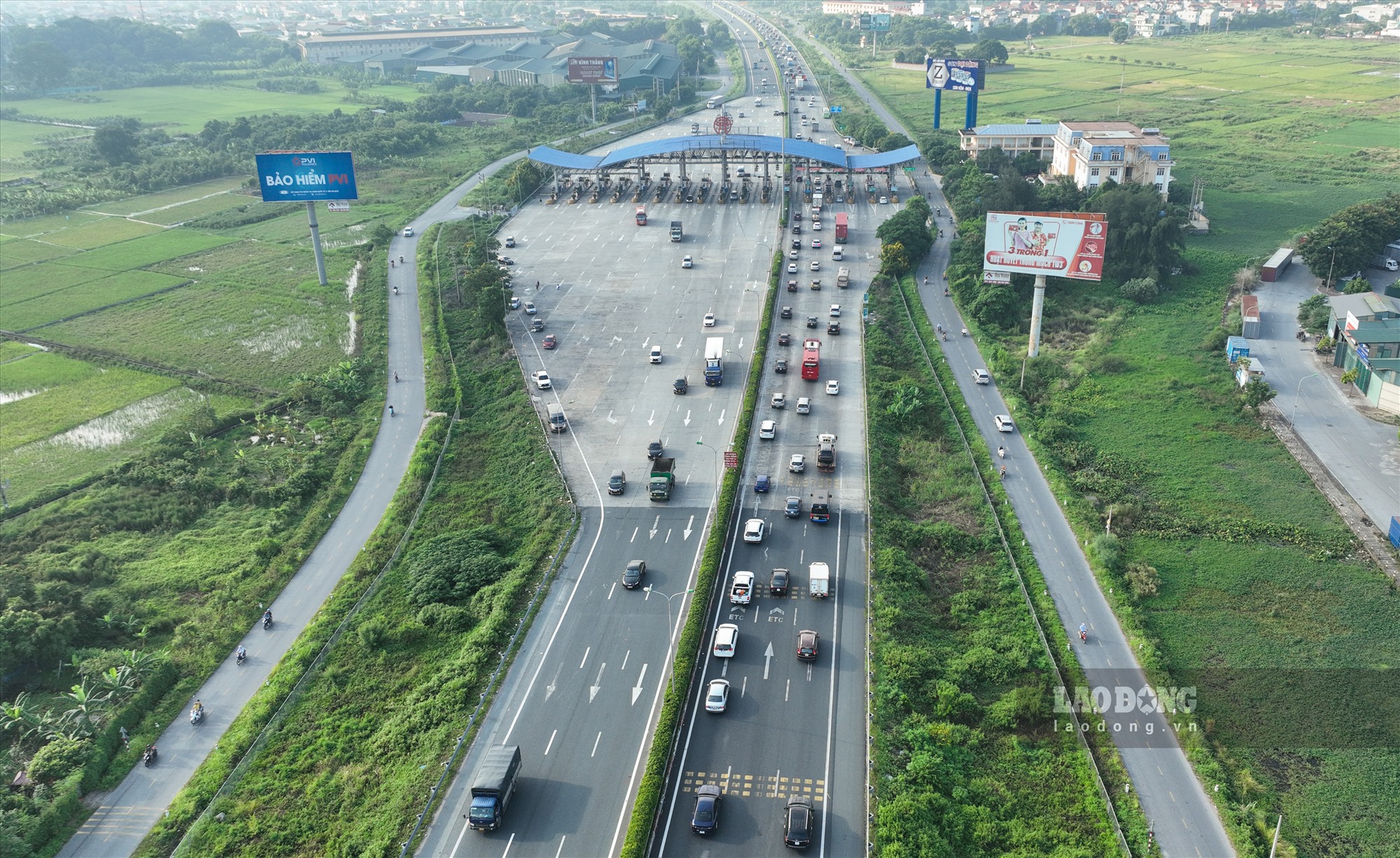 Khu vực trạm thu phí cao tốc Pháp Vân - Cầu Giẽ- Ninh Bình - Cao Bồ - Mai Sơn - Quốc lộ 45 xảy ra ùn ứ theo hướng Hà Nội đi.