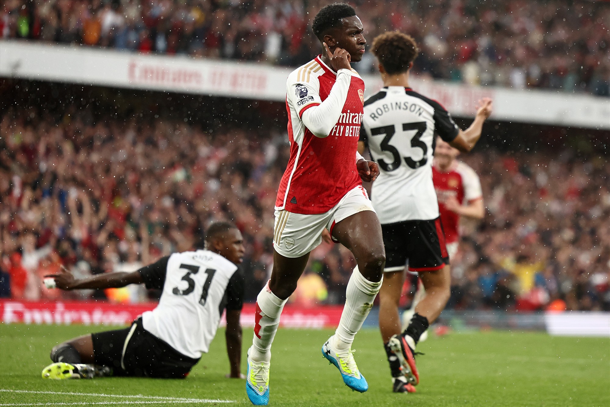 Phút bùng nổ ngắn chẳng tày gang của Arsenal trước Fulham. Ảnh: AFP