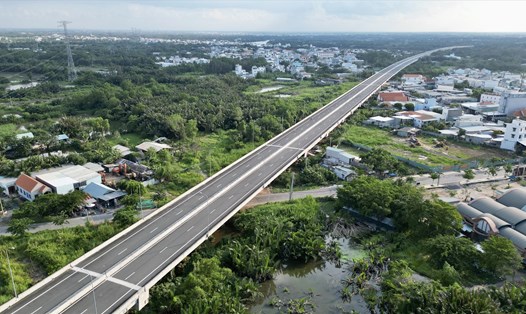 Cao tốc Bến Lức - Long Thành đoạn qua xã Nhơn Đức, Nhà Bè, TPHCM. Ảnh: Hữu Chánh