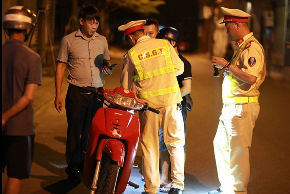 Cảnh sát giao thông Hà Tĩnh tăng cường kiểm soát người điều khiển phương tiện giao thông về vi phạm nồng độ cồn. Ảnh: Công an.