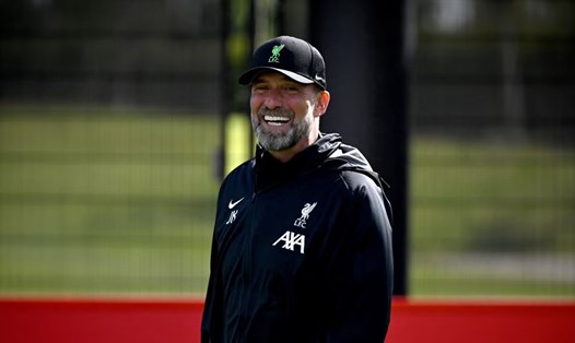 Nụ cười của Jurgen Klopp đang giúp Liverpool vượt qua khó khăn.  Ảnh: AFP