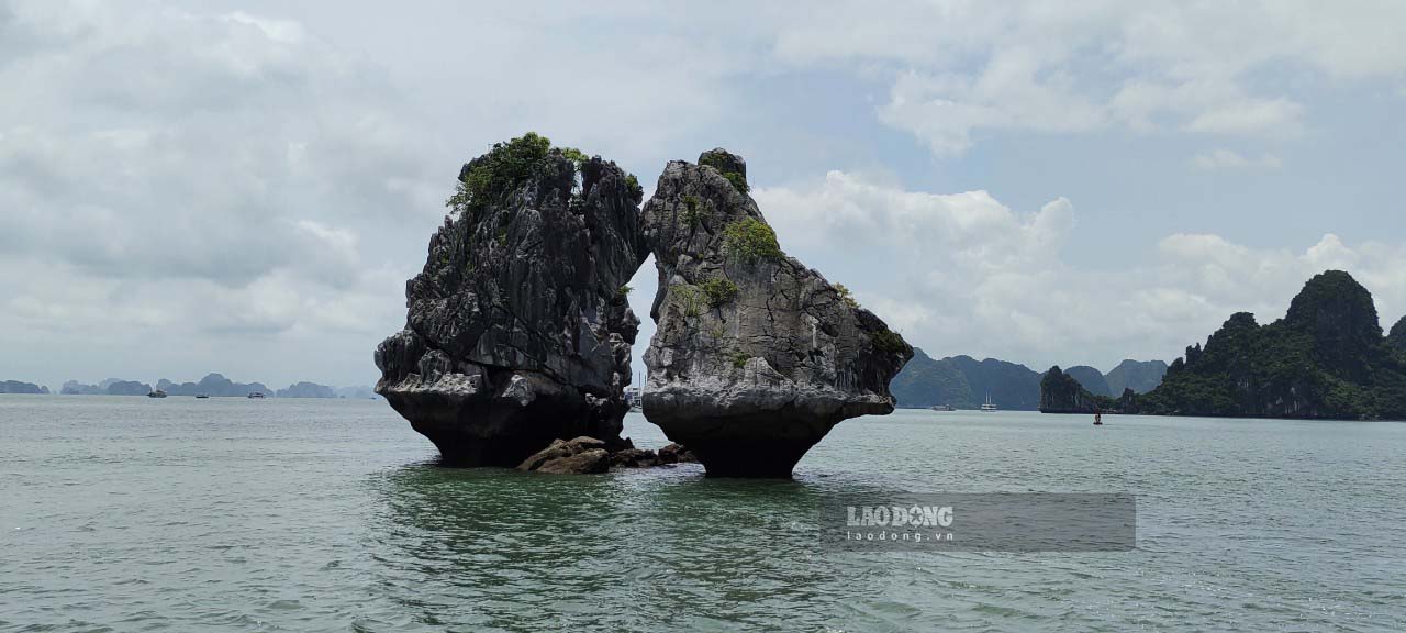 Hòn Trống Mái. Ảnh: Nguyễn Hùng