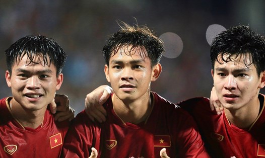 Vĩ Hào (giữa) ghi bàn thắng duy nhất cho U23 Việt Nam trước Yemen. Ảnh: Công Hoàng