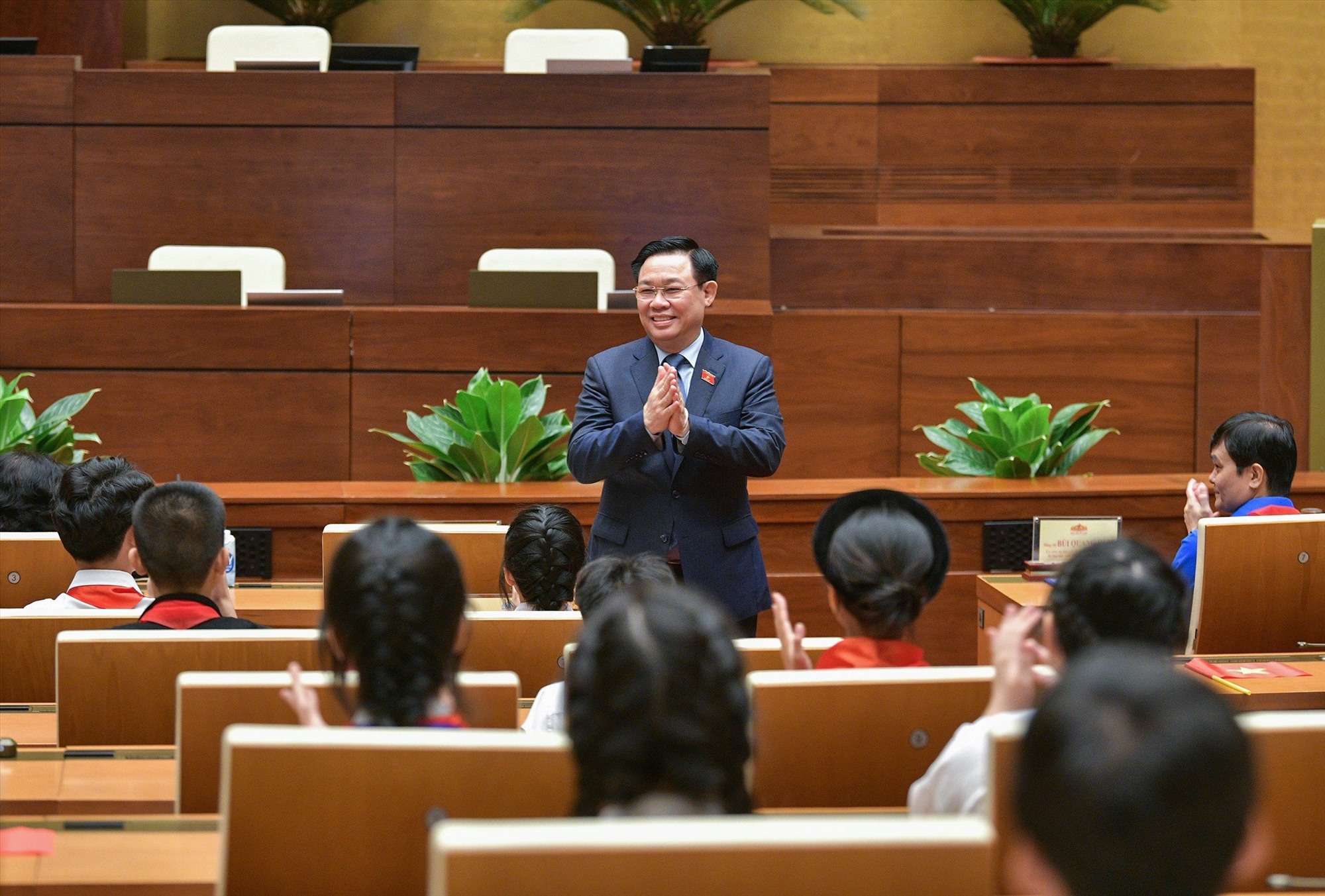 Chủ tịch Quốc hội Vương Đình Huệ dự phiên họp giả định “Quốc hội trẻ em“. Ảnh: Phạm Đông 