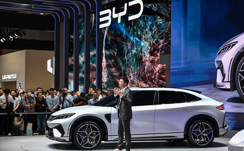 Trung Quốc là một trong những quốc gia đi đầu trong việc đưa ra các ưu đãi và thúc đẩy sản xuất xe điện. Ảnh: AFP