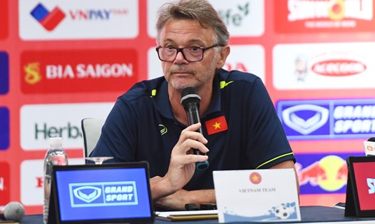 Huấn luyện viên Troussier của đội tuyển Việt Nam. Ảnh: Nguyễn Giang