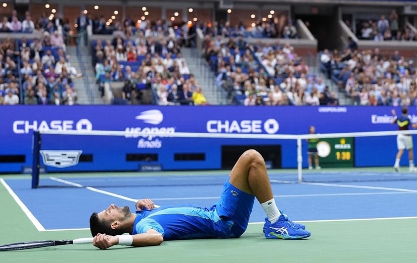 Những loạt bóng bền khiến Djokovic đôi lúc phải tranh thủ nghỉ. Ảnh: US Open