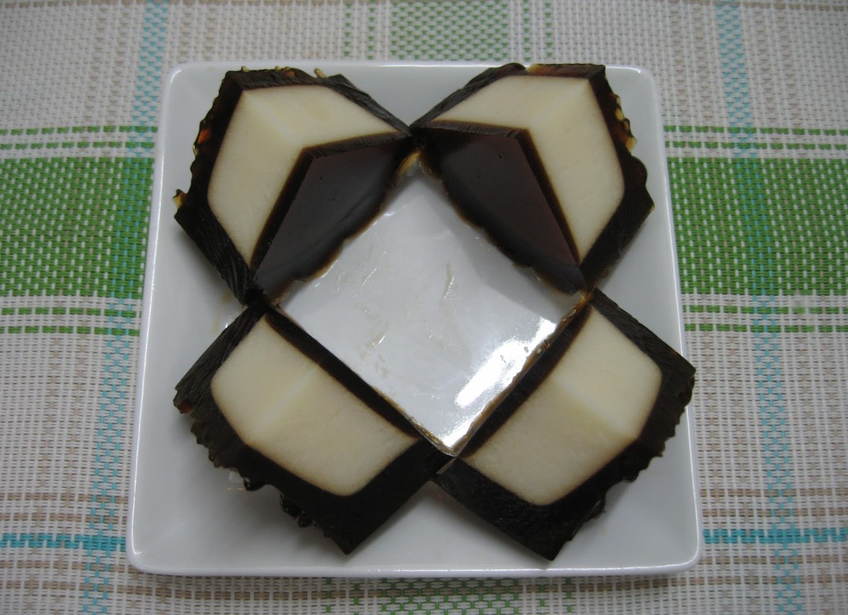 Bánh Trung thu rau câu khá dễ làm với những nguyên liệu đơn giản. Ảnh: Quốc Chung
