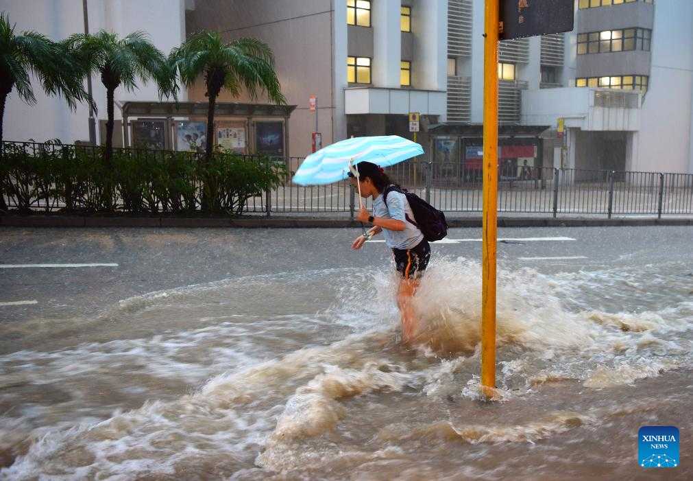 Đường phố ngập nước ở Hong Kong (Trung Quốc), ngày 8.9.2023. Ảnh: Xinhua
