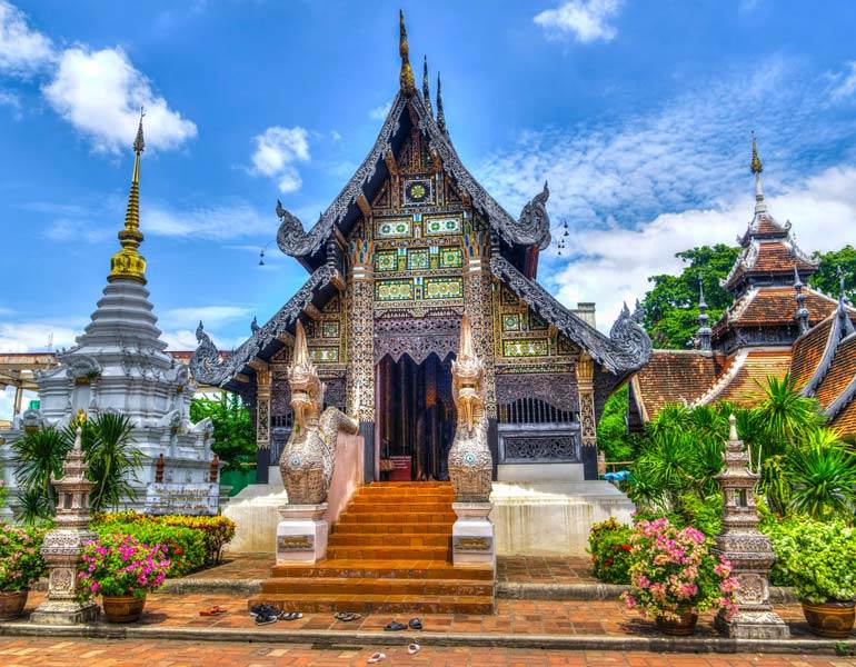 Chỉ cần nắm được nguyên tắc về nghi thức văn hóa ở Thái Lan, bạn có thể dễ dàng hòa nhập. Ảnh: The Invisible Tourist